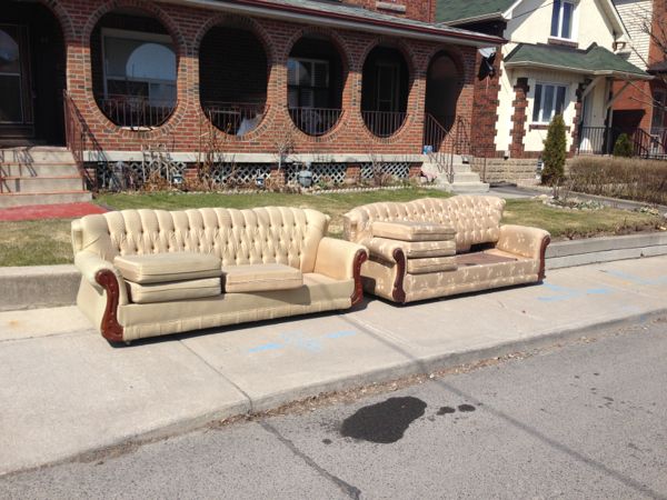 Getting Rid Of Large Garbage In Toronto Torontolivings Couch Pick Up Toronto